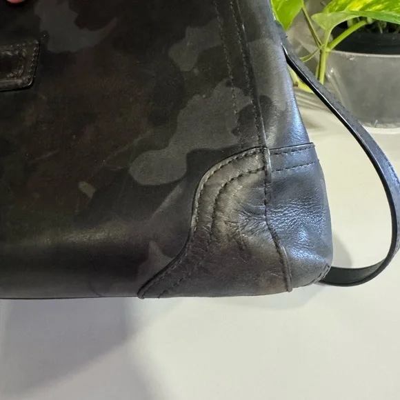 Frye Charlie Shoulder Bag real leather in Camo (black) - Picture 4 of 11